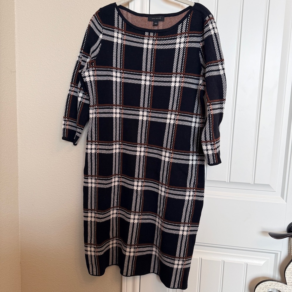 Ann Taylor Black, Brown, and White Plaid Long Sleeve Sweater Dress Size Large